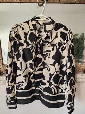 Elegant black & white Tie-Neck Blouse